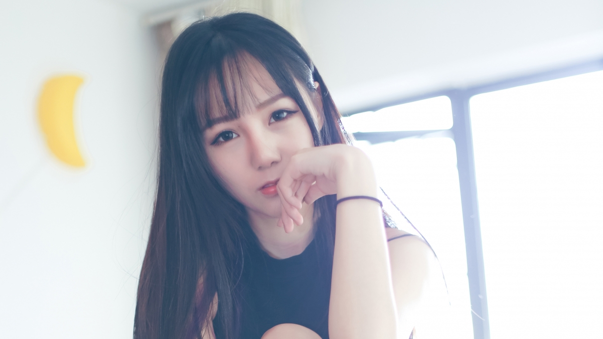高清4K长发美女壁纸，3840x2160超清大图，一键下载可爱美女图片
