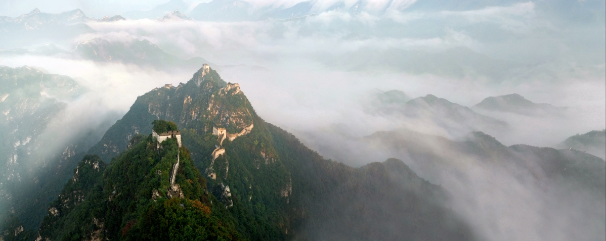长城云海绝美风景，5K/4K高清壁纸，5423x2160分辨率，免费下载