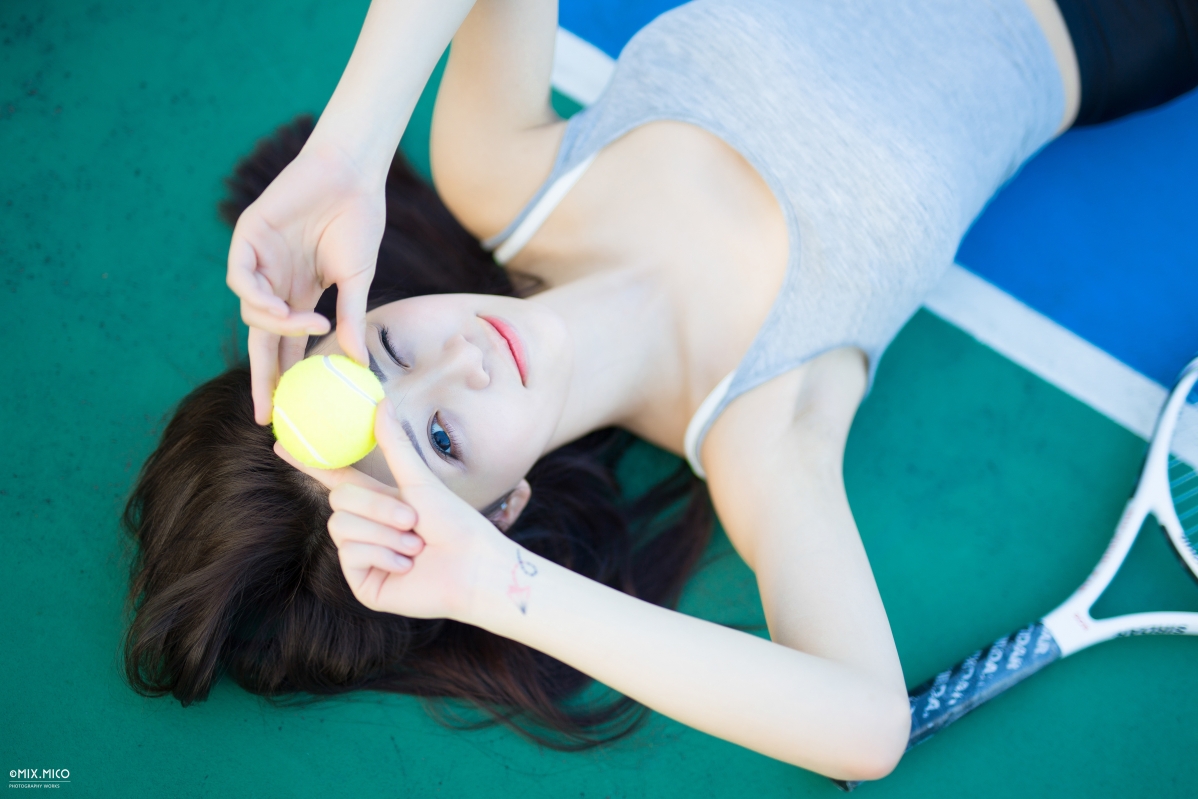 闭眼网球美女惊艳瞬间，5K超清壁纸，4K美女图片精选，5472x3648高清下载