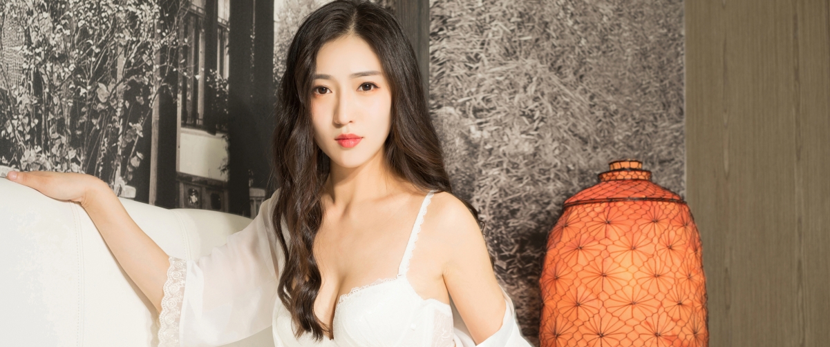 克拉女神姜璐，绝美白色睡衣4K高清壁纸，3440x1440超清画质下载