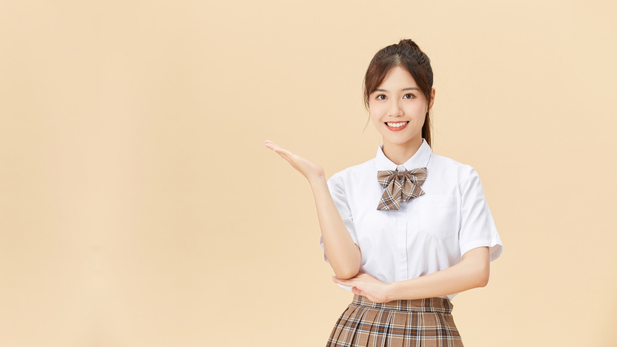女大学生甜美微笑，手势优雅礼仪典范，高清4K美女壁纸3840x2160免费下载