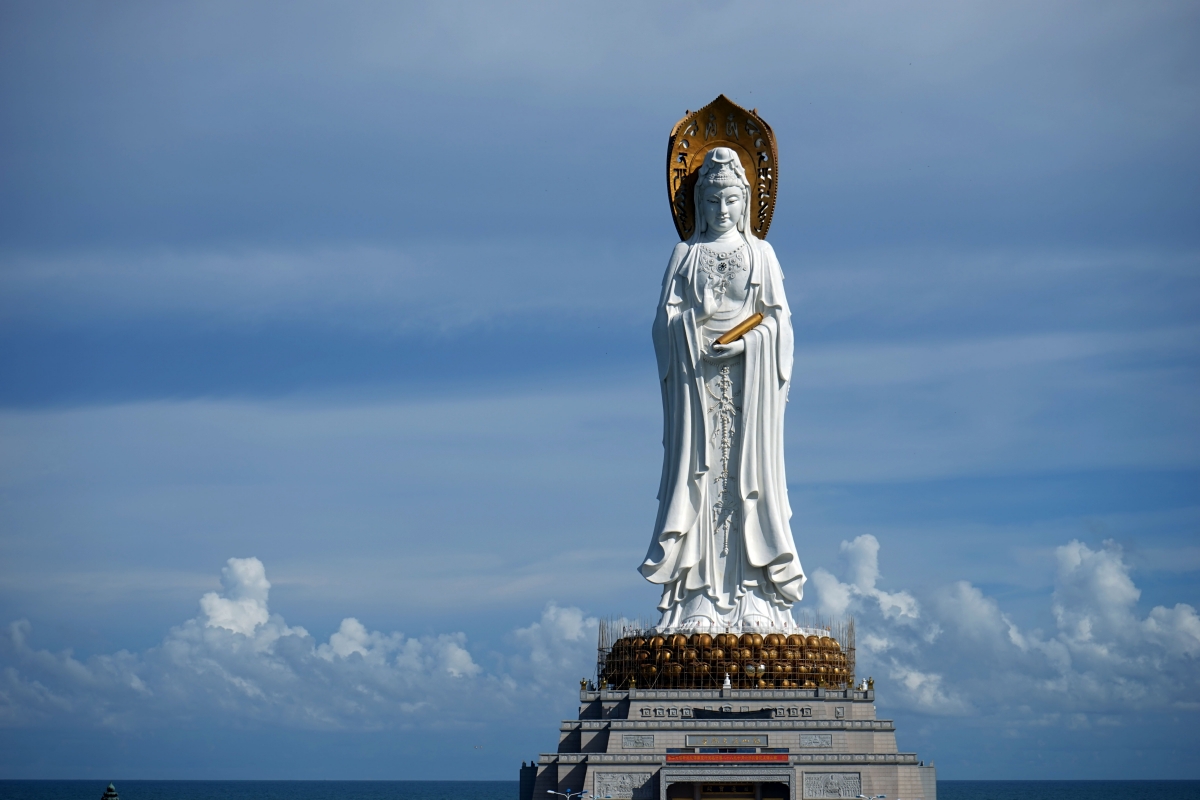南海观音神像，108米壮丽4K高清壁纸，6000x4000分辨率，免费下载