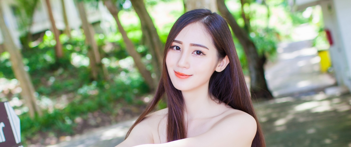香肩长发美女SISY思惊艳亮相，4K高清壁纸3440x1440免费下载