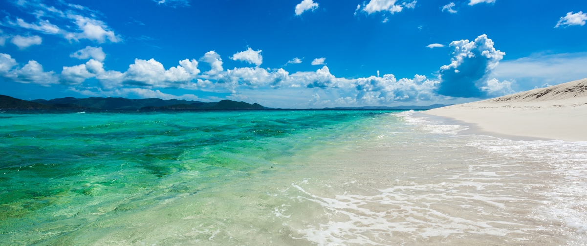 沙礁岛绝美风光，3440x1440超清4K壁纸，一键下载高清美图