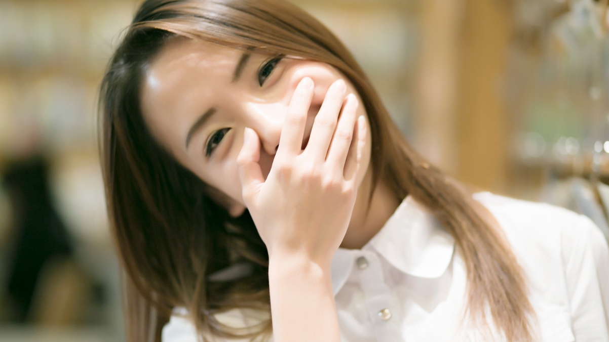 午后甜美少女精选，4K超清壁纸，高清美女图片，3840x2160分辨率，免费下载