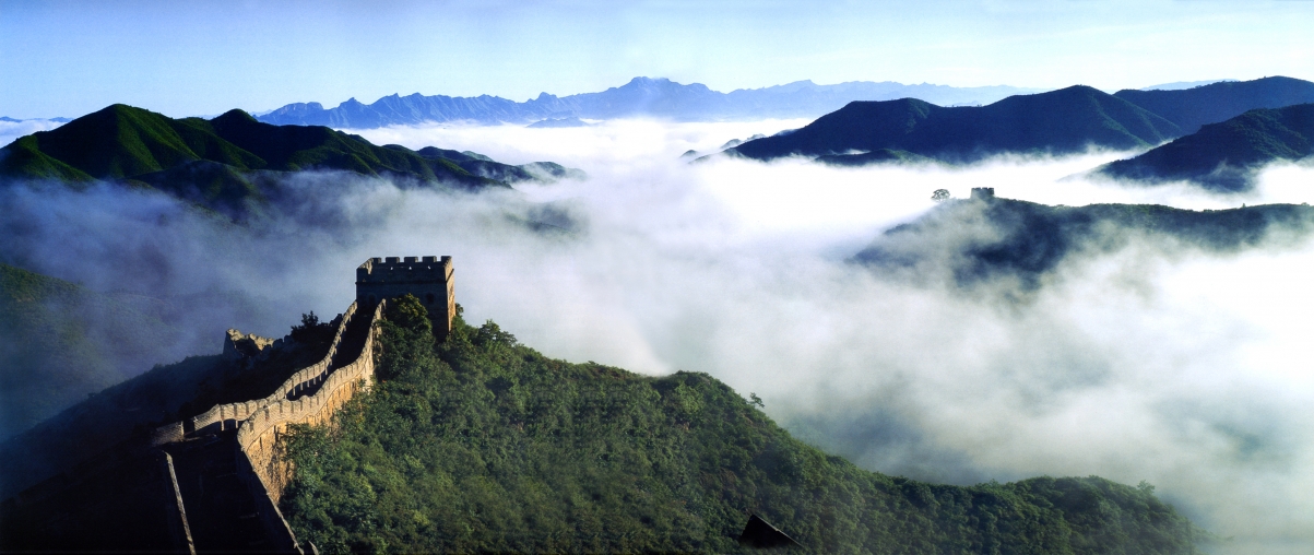 长城云海绝美风光，5K超清壁纸，4K高清风景图片，5120x2160分辨率，一键下载！