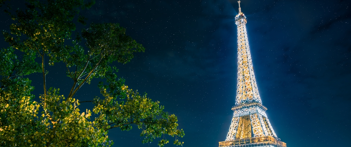 埃菲尔铁塔璀璨夜景，高清4K壁纸，3440x1440分辨率，免费下载