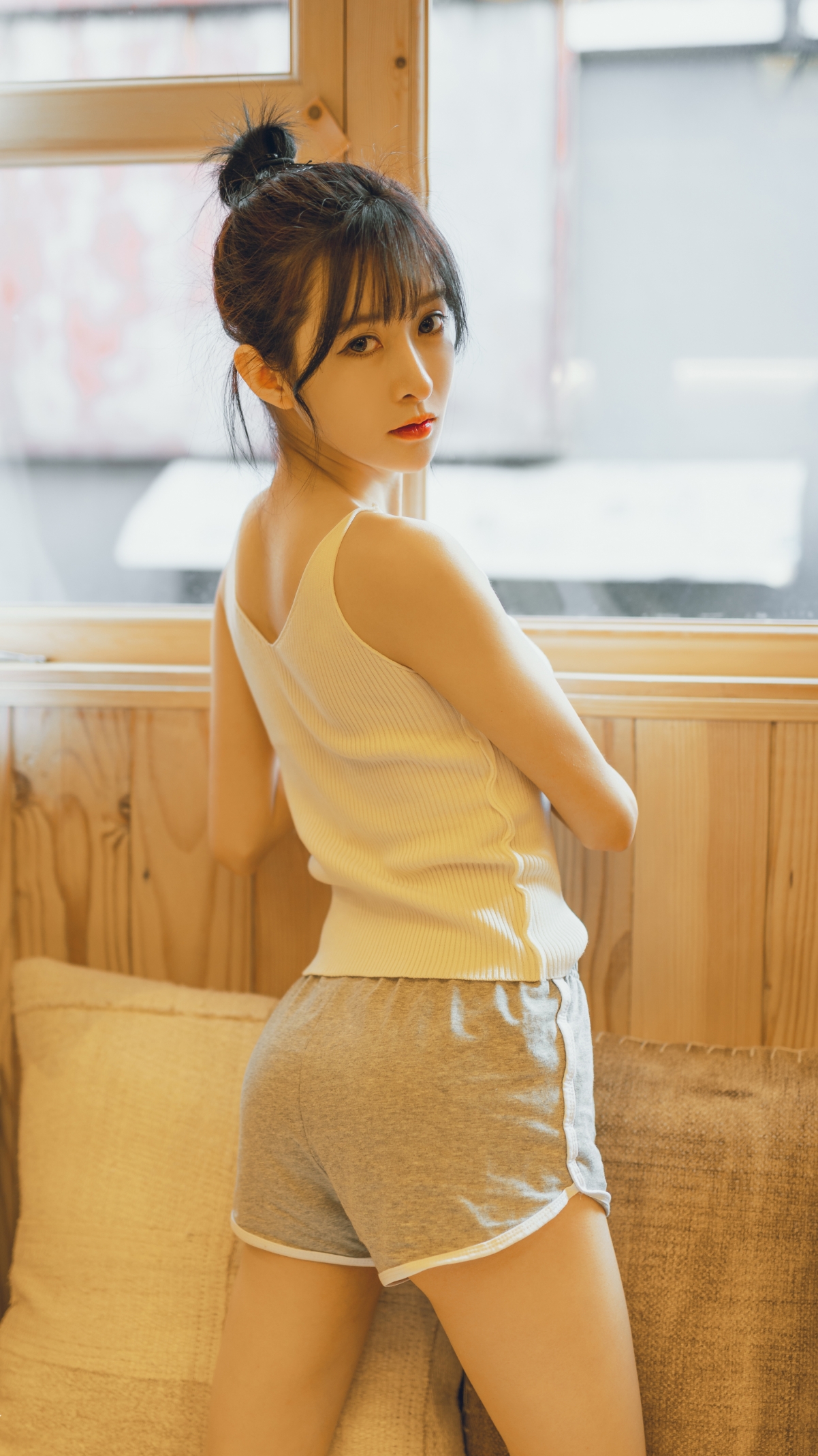 绝美侧颜女神，性感身姿尽显，4K超清竖屏手机壁纸，2160x3840高清下载