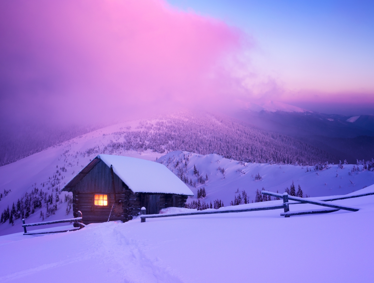冬日雪山雪景木屋，绝美4K高清风景壁纸（4633x3500像素，免费下载）
