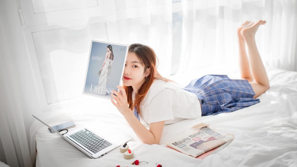高清4K美女壁纸，床照、杂志封面一网打尽，电脑手机通用，免费下载！