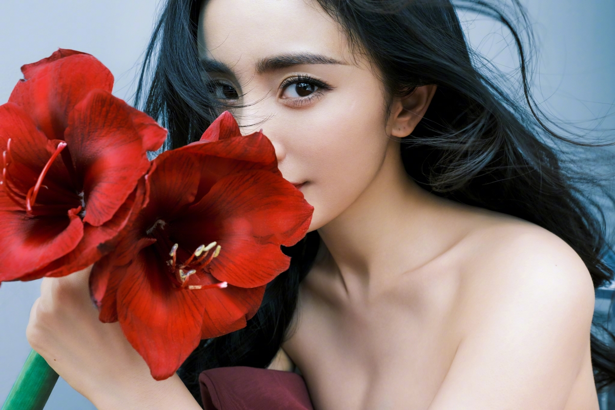 杨幂绝美鲜花写真，高清4K壁纸，超清大图4000x2667，免费下载