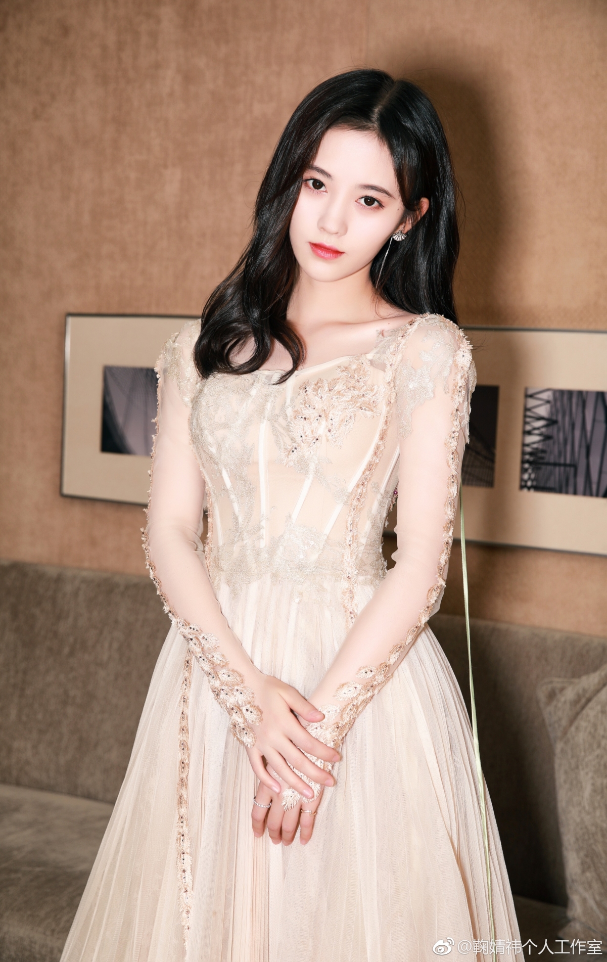 鞠婧祎绝美竖屏4K壁纸，高清美女手机图片，2545x4032分辨率，一键下载！