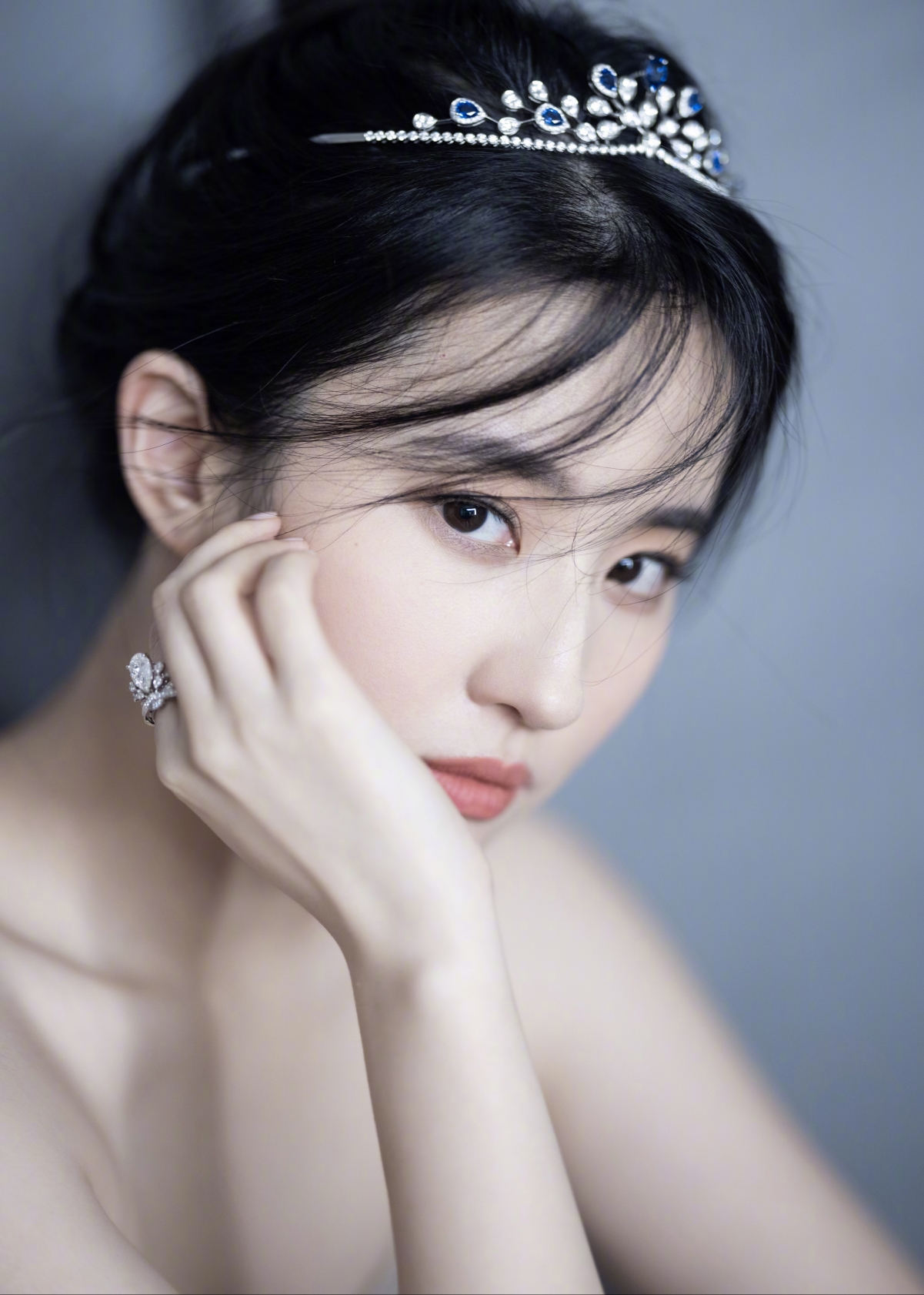 刘亦菲绝美写真，全面屏适配，4K超清壁纸，2743x3840高清下载