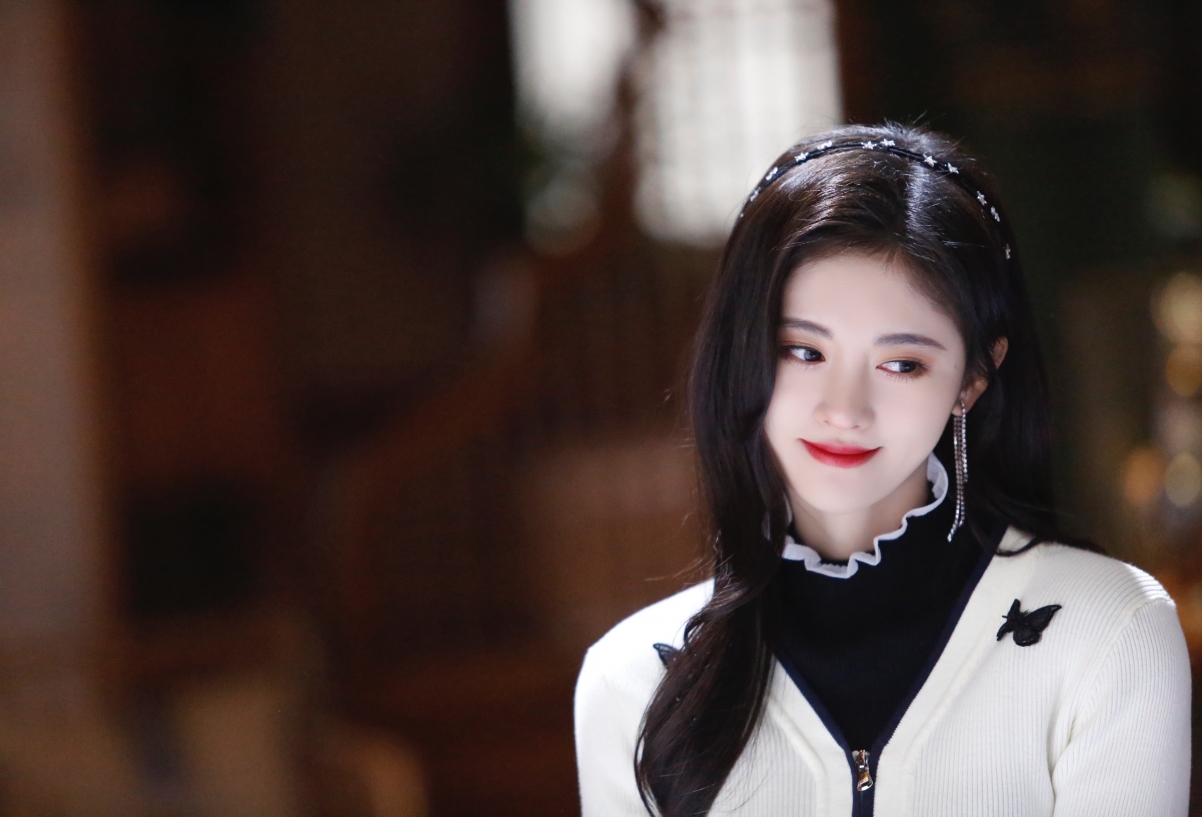 鞠婧祎绝美4K壁纸，3840x2610高清大图，一键下载！