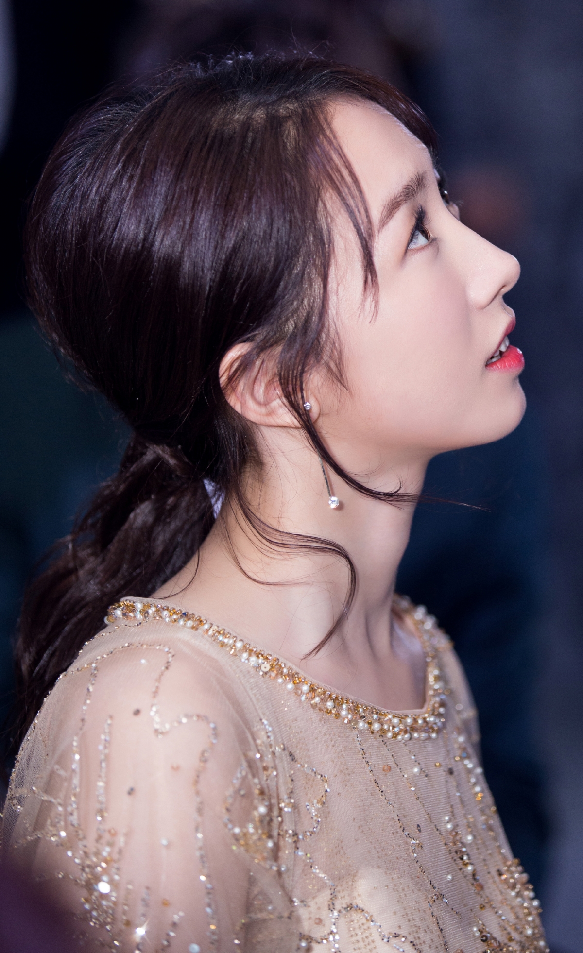 孟美岐绝美竖屏4K手机壁纸，高清2348x3840分辨率，一键下载