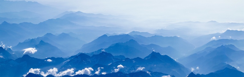 蓝色渐变山林背景图，简约高清JPG/风景设计素材下载