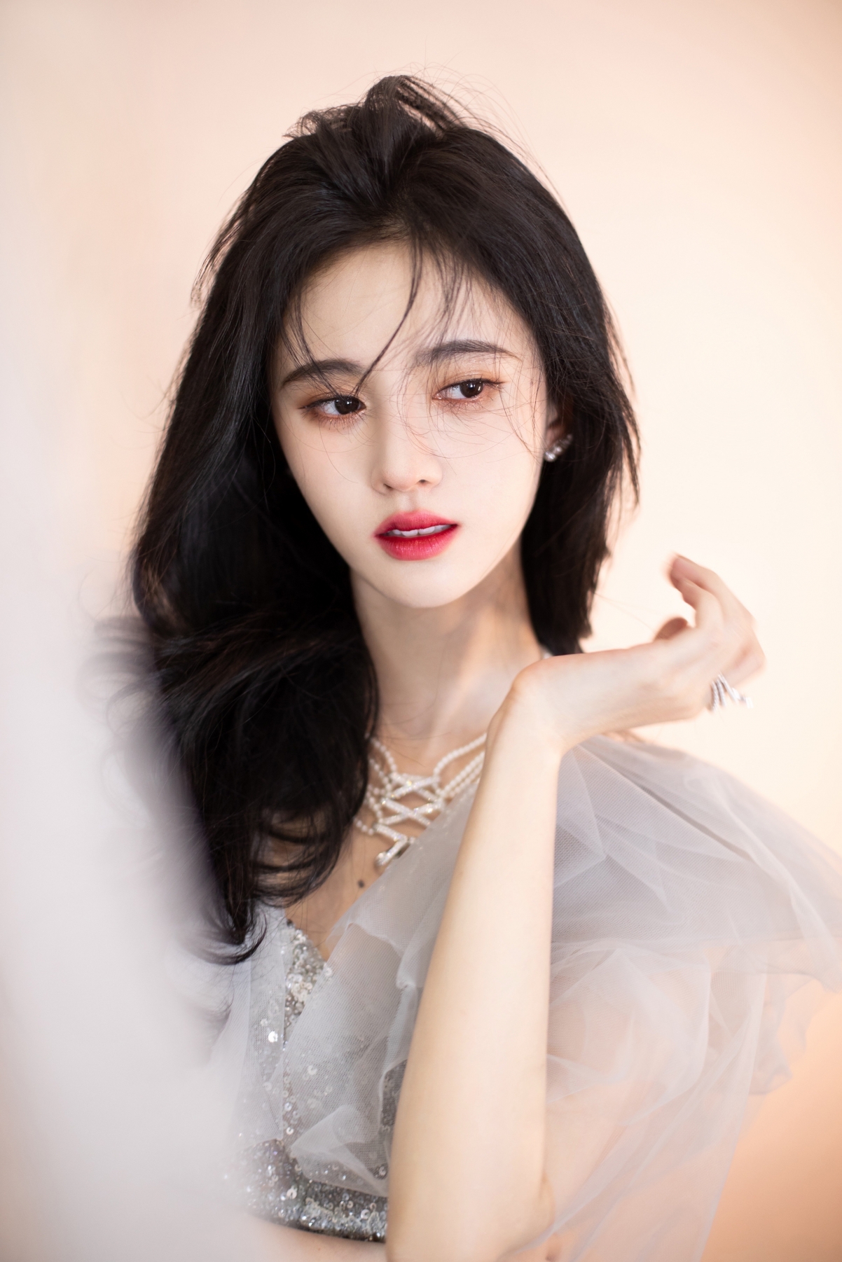 鞠婧祎绝美写真，高清4K手机壁纸，2688x4032分辨率，一键下载