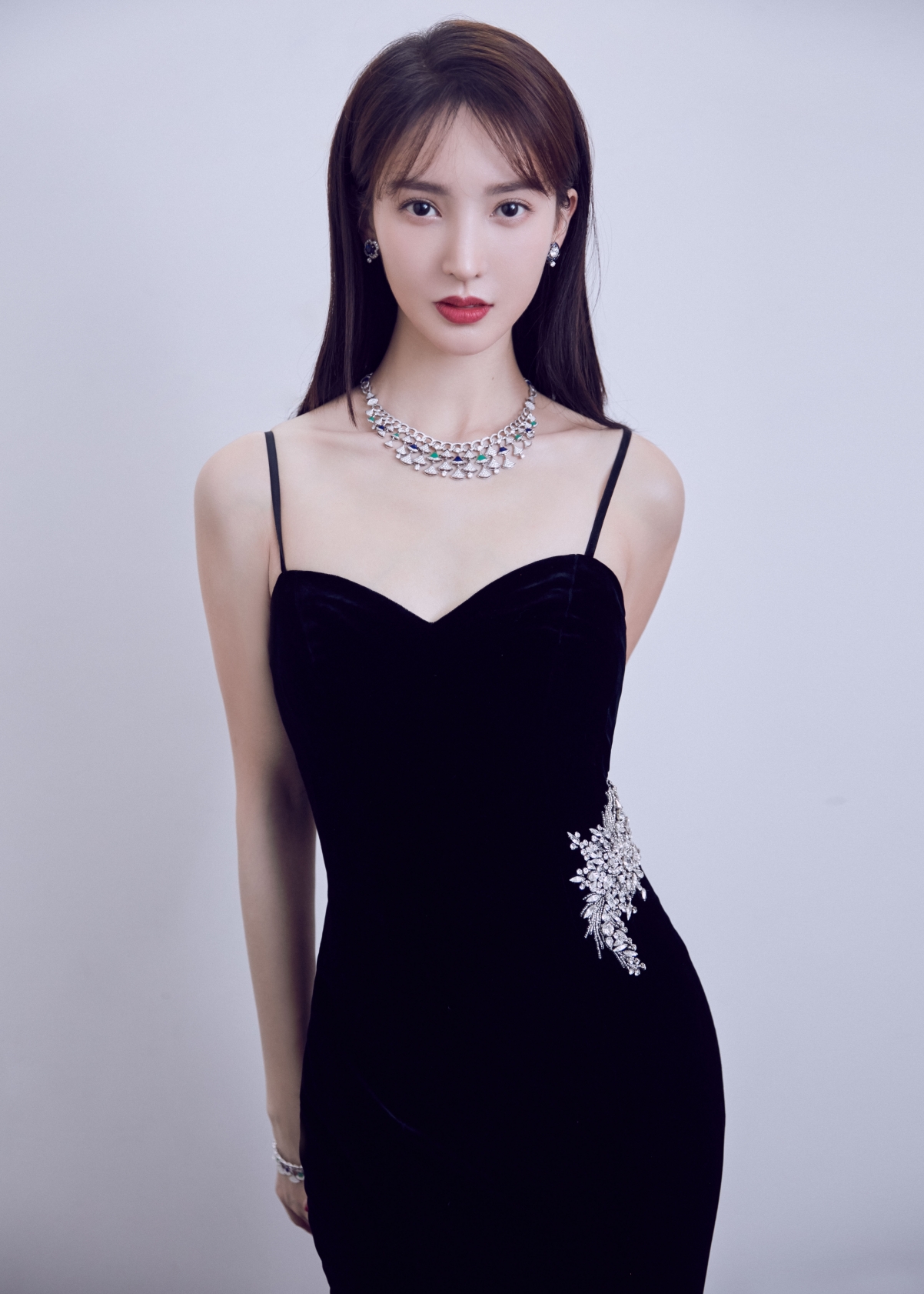 金晨精美竖版手机壁纸，4K高清大图，6k分辨率，4535x6349超清下载