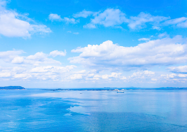 蓝色天空海边PNG背景，高清透明图片及PSD设计素材下载