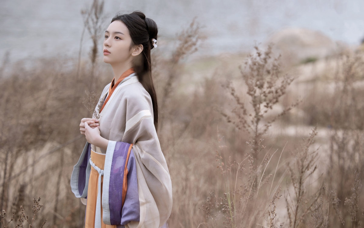 周也古风倩影，绝美4K高清壁纸，4000x2500分辨率，一键下载美女美图