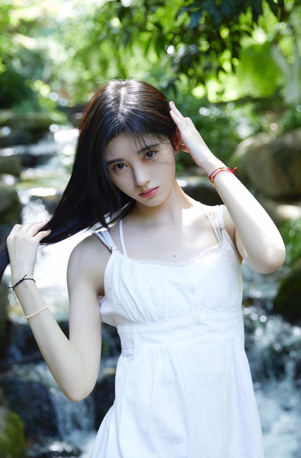 鞠婧祎绝美户外写真，全屏手机壁纸精选，超清4K大图下载