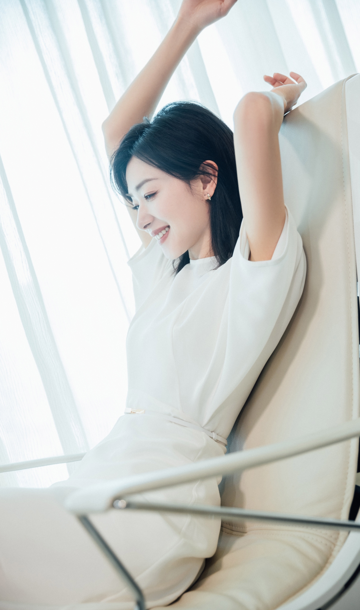 万茜绝美高清4K手机壁纸，2263x3840超清画质，一键下载