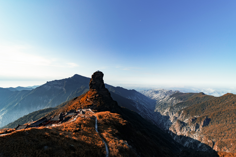 高清山水山峰JPG背景图，扁平简约风格，旅游海报设计素材下载