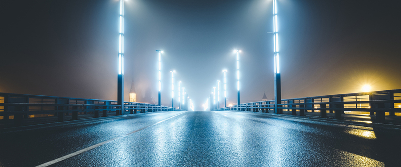 城市夜景广告高清JPG素材，扁平简约设计，免费下载