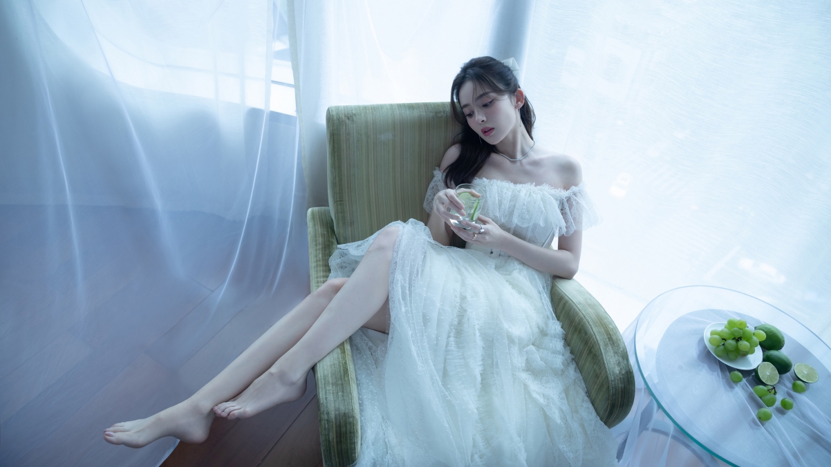 古力娜扎清纯倩影，绝美白色礼服4K壁纸，高清3840x2160下载