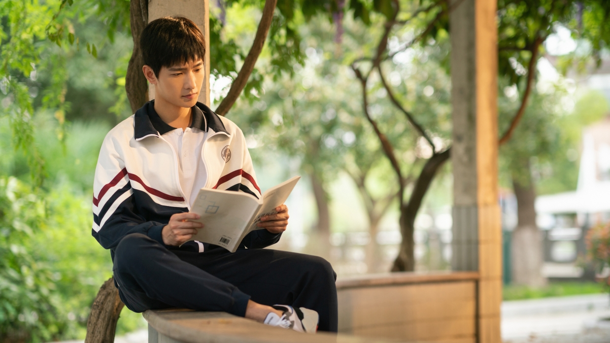 杨洋荣耀校服剧照，4K超清壁纸，高清明星美图，3840x2160下载