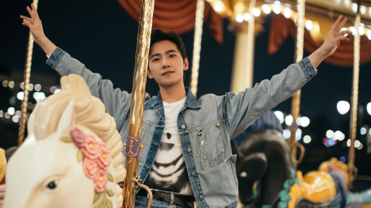 杨洋旋转木马4K超高清壁纸，3840x2160分辨率，明星美图任你下载