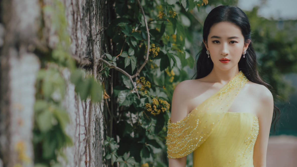刘亦菲绝美户外写真，4K超清壁纸，高清美女图片，3840x2160分辨率，免费下载