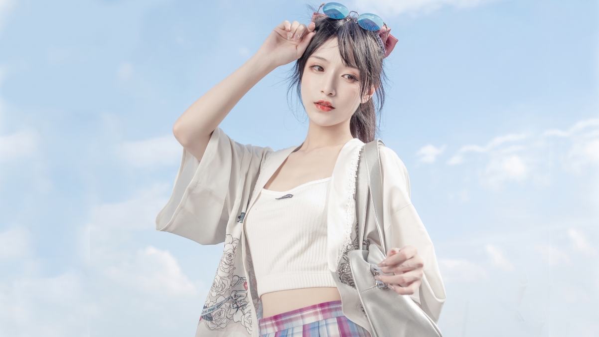 高清养眼美女4K壁纸下载，阳光墨镜美女，超清3840x2160分辨率