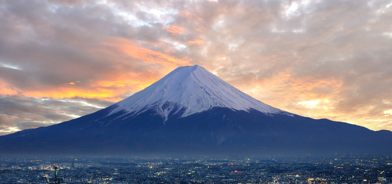 富士山高清JPG海报背景，文艺清新设计素材，免费下载