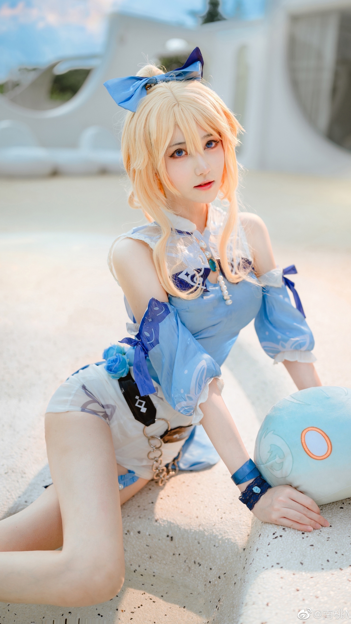 原神刻晴真人美女cosplay 4K超清手机壁纸，2160x3840高清大图下载