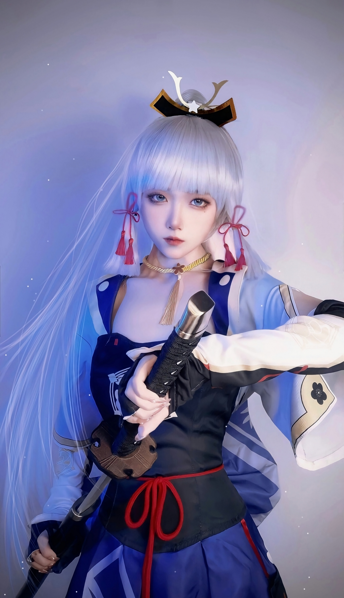神里绫华绝美4K壁纸，原神专属高清手机壁纸，2212x3840分辨率，一键下载！
