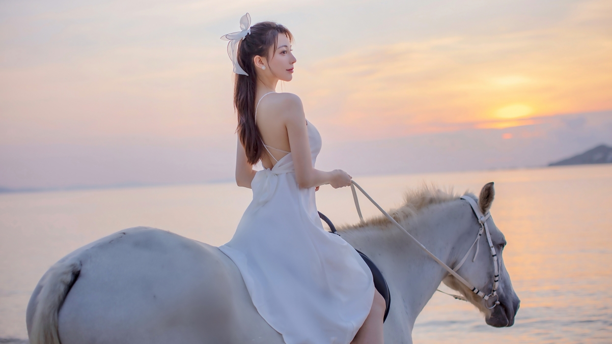 刘奕宁海边夕阳美景，4K高清美女壁纸，3840x2160分辨率免费下载