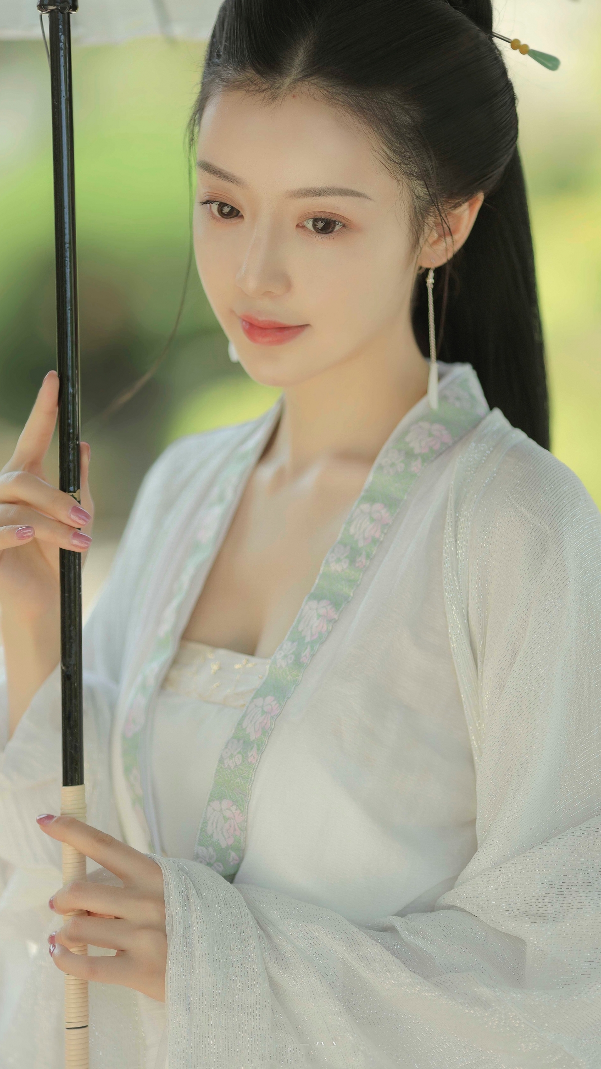 古风清纯美女4K超清壁纸，古装唯美2160x3840手机屏保下载