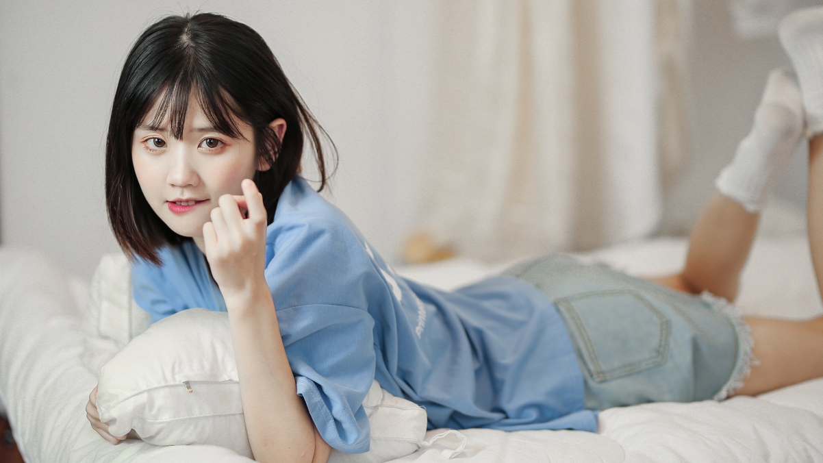 井川里予绝美4K壁纸，高清美女图片，3840x2160分辨率，免费下载