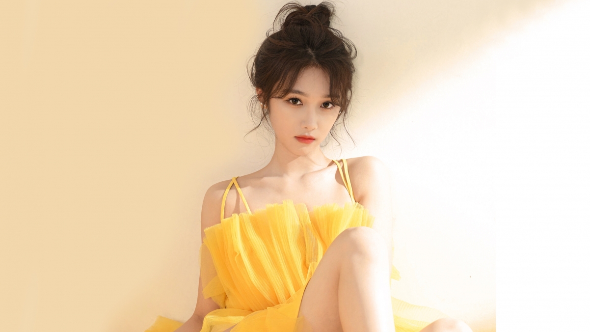 清纯美女着黄色纱裙，4K高清壁纸，3840x2160超清下载