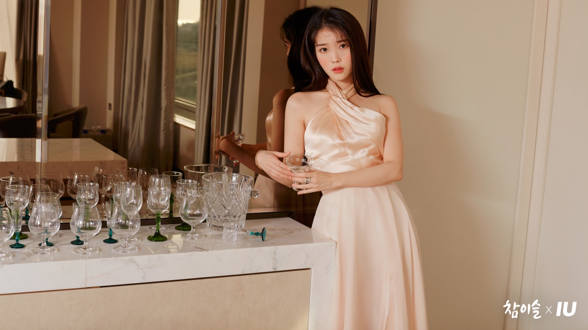 韩国女神李知恩IU高清长裙壁纸，绝美4K画质，3840x2160超高清下载