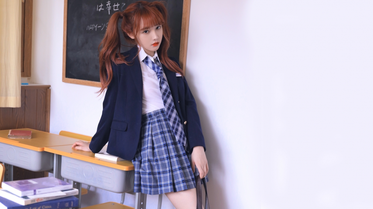 宋昕冉学生制服魅力展现，精选4K高清壁纸，3840x2160分辨率，免费下载