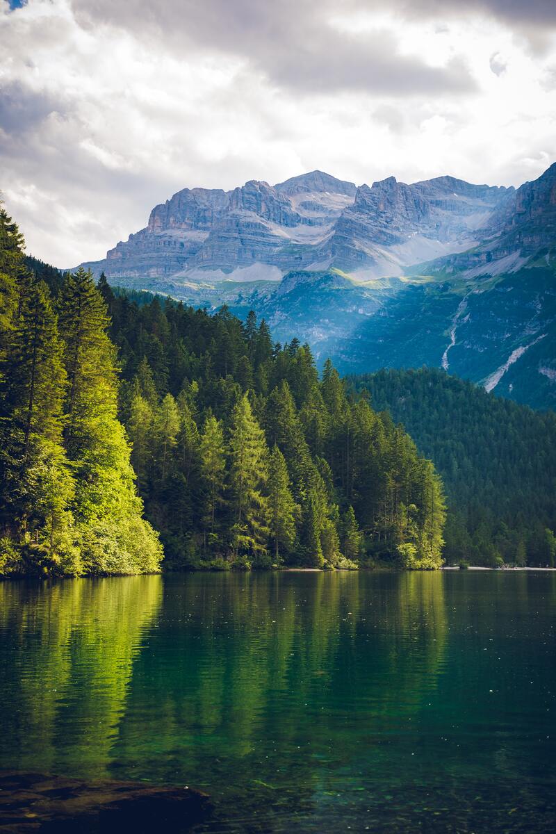湖景山倒影绝美风光，高清JPG摄影素材，风景图片设计必备下载