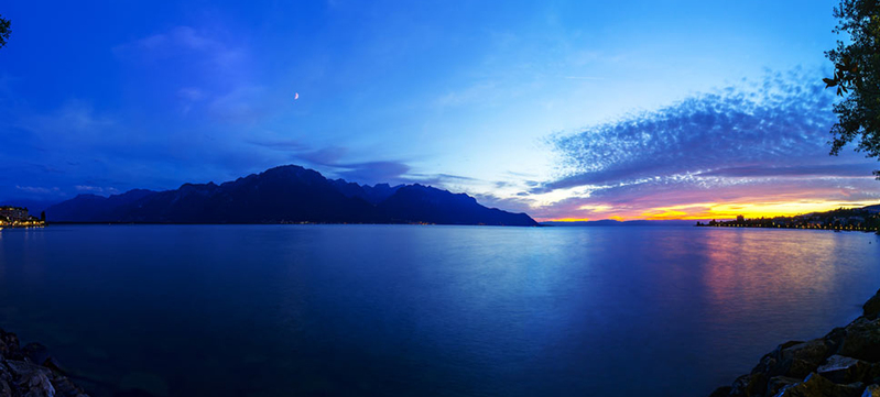 唯美蓝色湖面高清JPG海报背景，风景摄影PSD素材下载