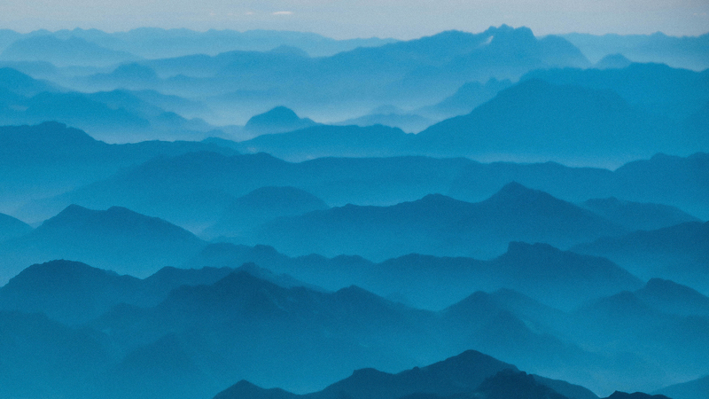 蓝色远山背景JPG高清摄影，风景图片设计素材，一键下载