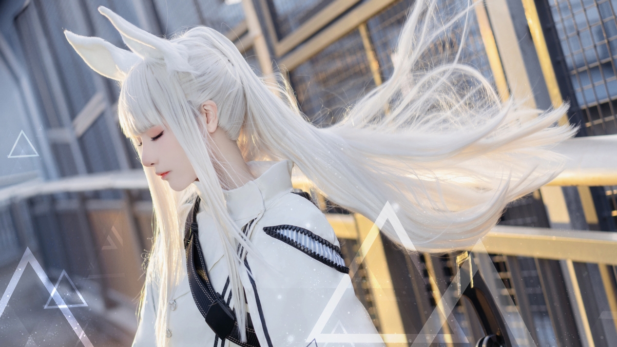 明日方舟Cosplay美女惊艳亮相！兽耳白色长发，超高清4K壁纸下载