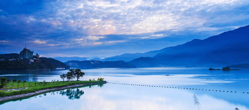 湖光山色高清摄影，蓝色风景背景JPG图片素材下载