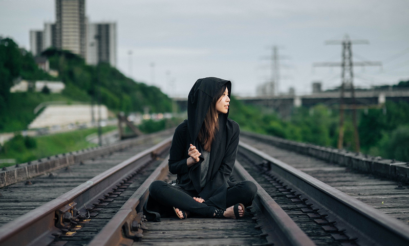 轨道少女高清摄影，唯美风景JPG图片素材下载