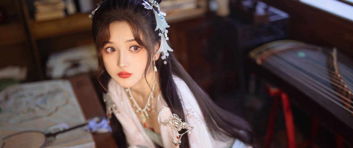 绝美古装美女4K带鱼屏壁纸，高清3440x1440分辨率，一键下载！