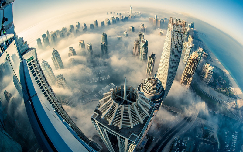 云端城市高清背景图，JPG摄影素材，风景设计下载
